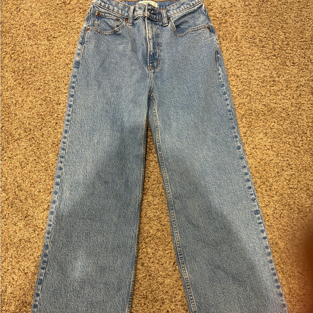 Abercrombie and fitch high rise 90’s relaxed jean